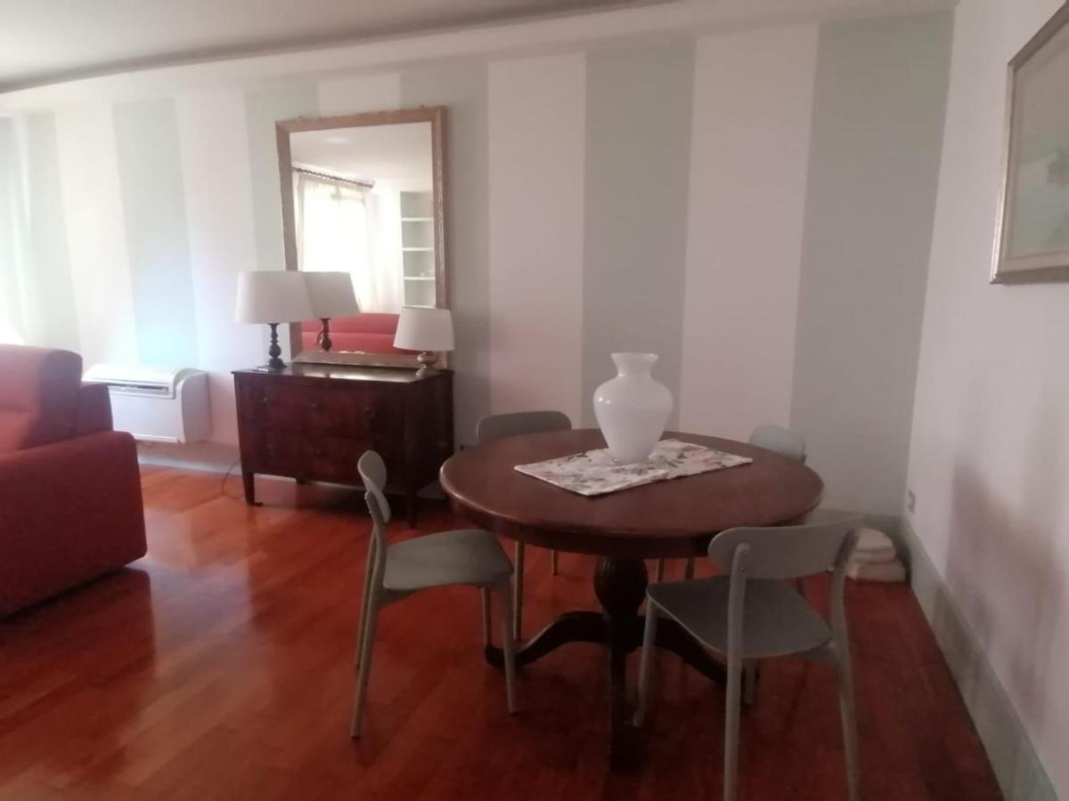Appartement Le Finestre Sugli Ulivi à Desenzano del Garda Extérieur photo