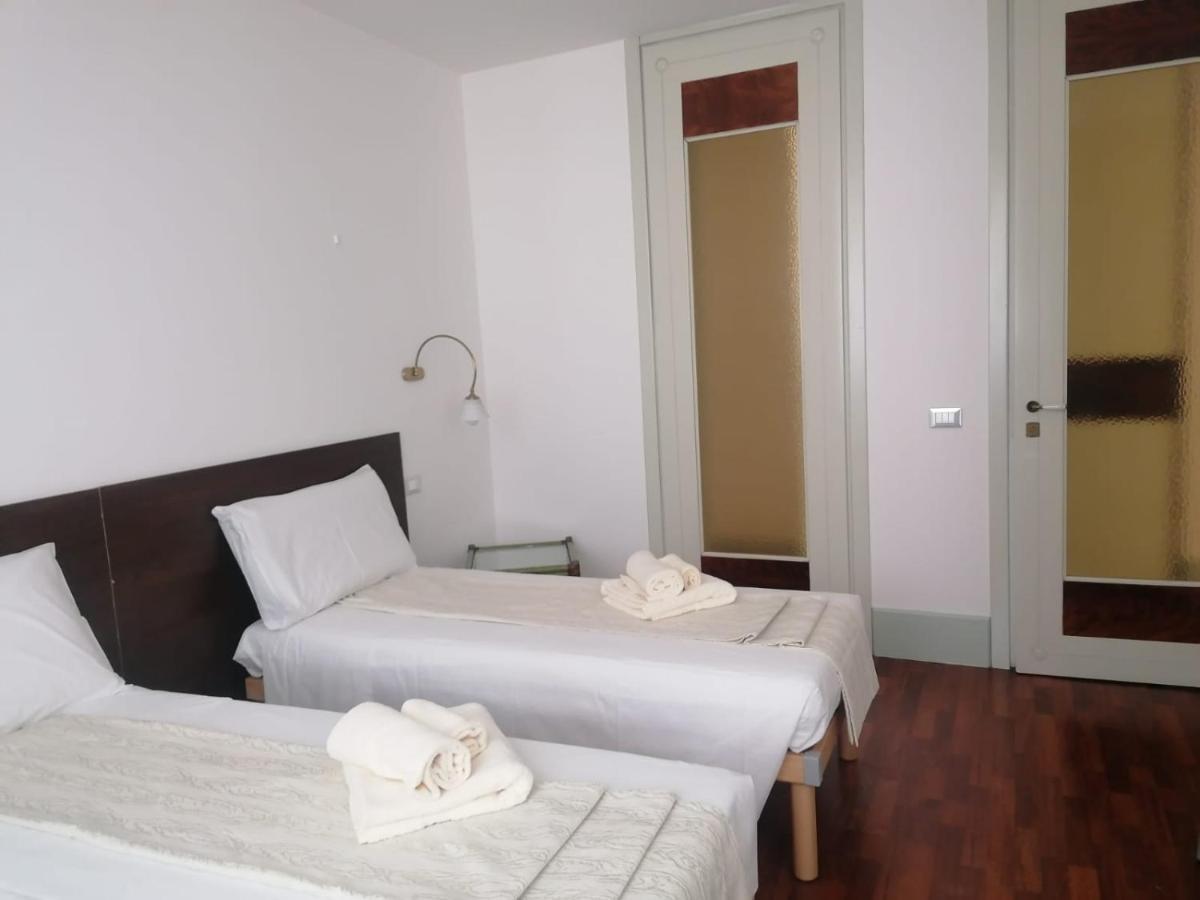 Appartement Le Finestre Sugli Ulivi à Desenzano del Garda Extérieur photo